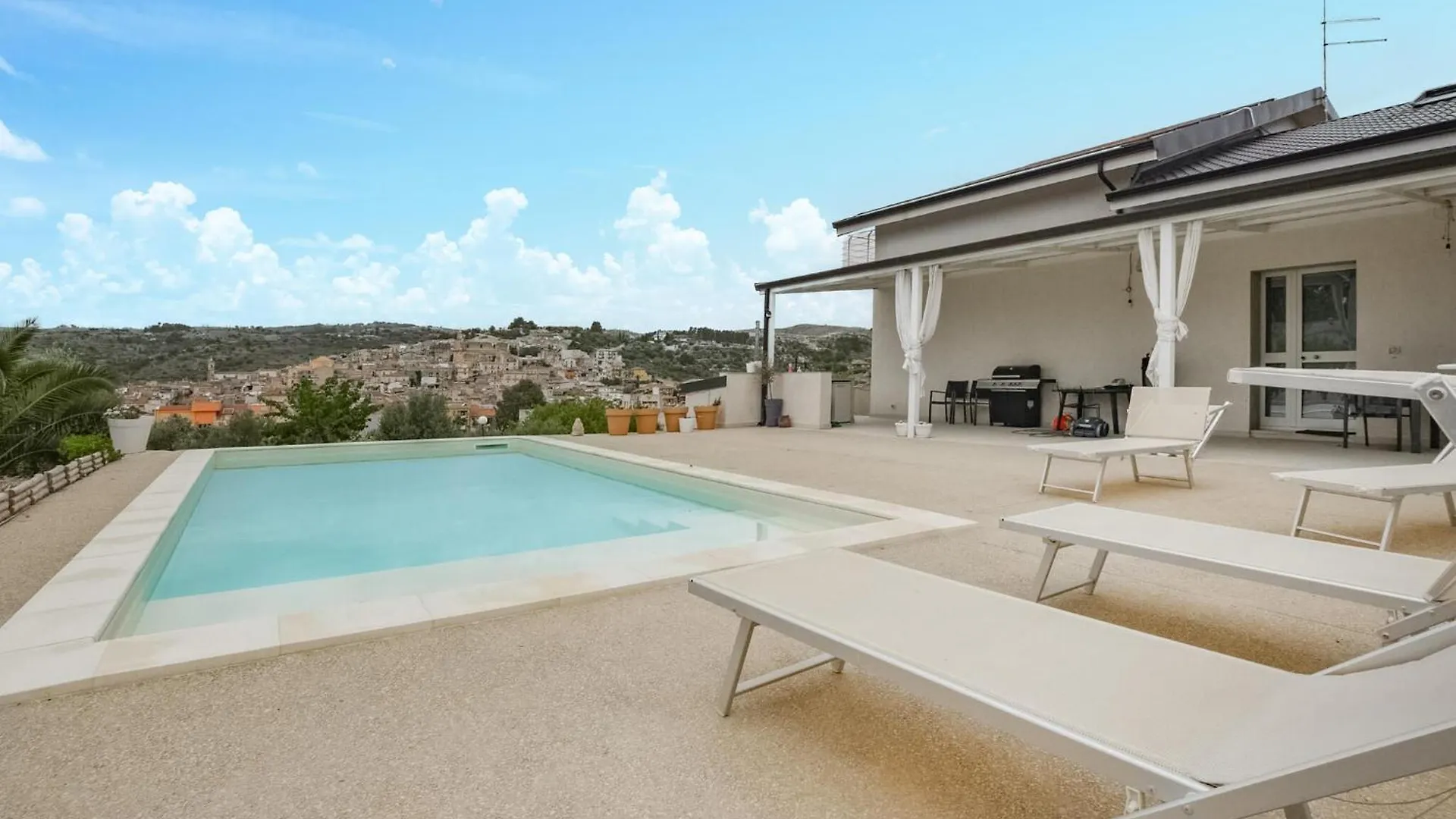 Amazing Home In Giarratana With Kitchenette