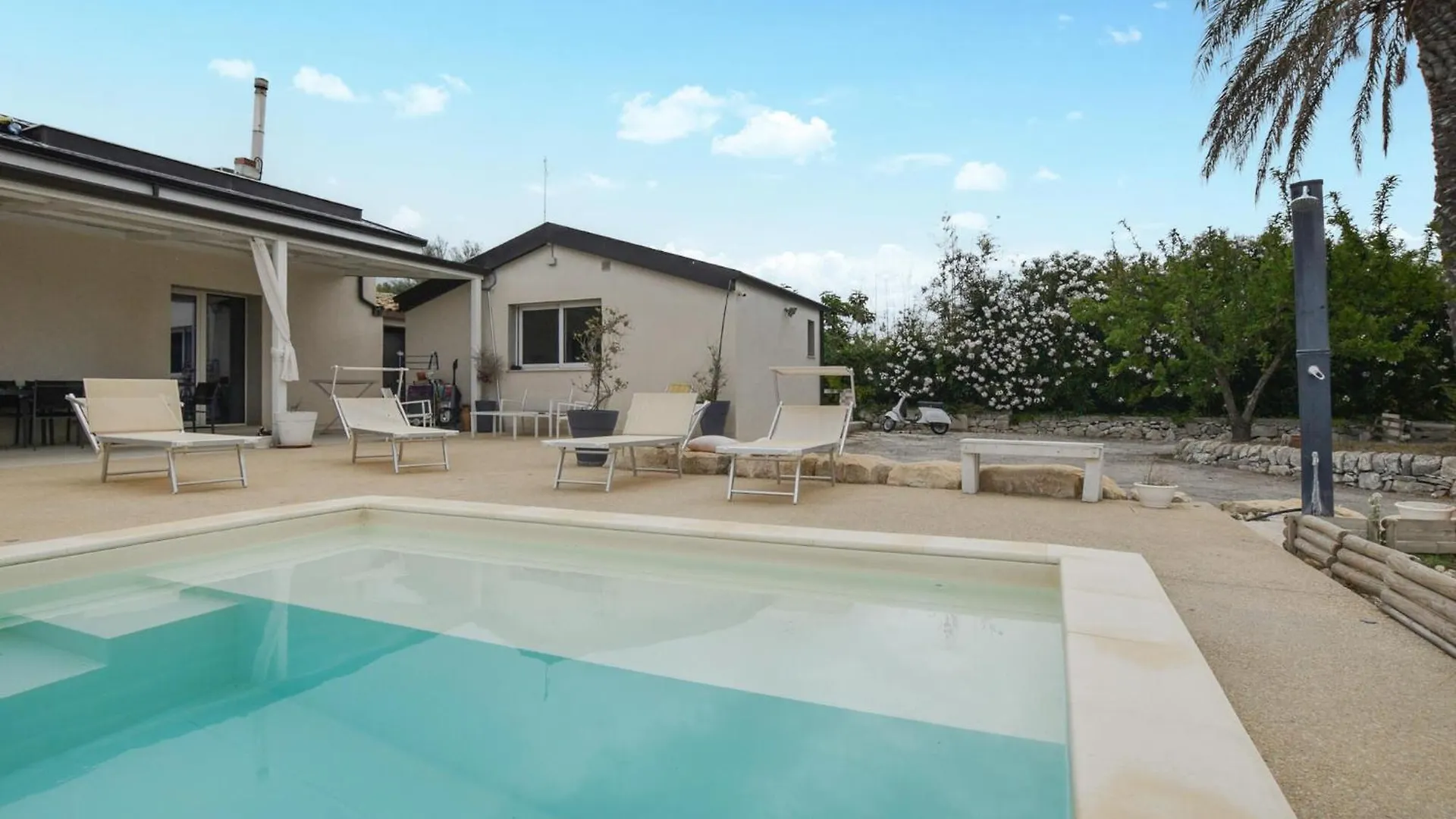 Amazing Home In Giarratana With Kitchenette 0*,
